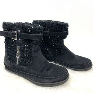 Guess, black suede quilted ankle booties 9M